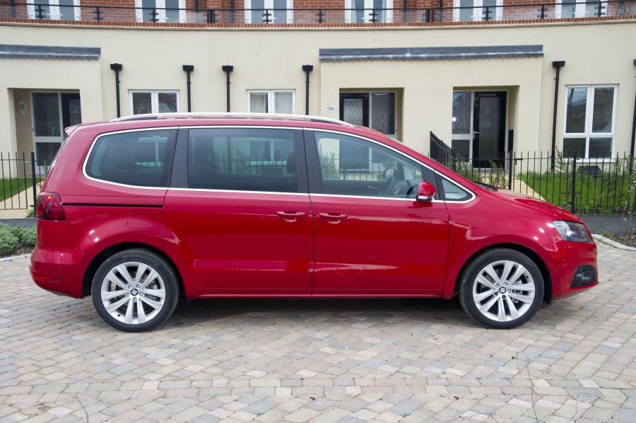  Seat Alhambra 2015 года  (UK) (фото 18 из 30)